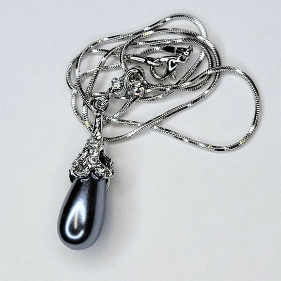 SILVERY Grey Pearl Teardrop Pendant Necklace and Chain - Picture 1 of 11